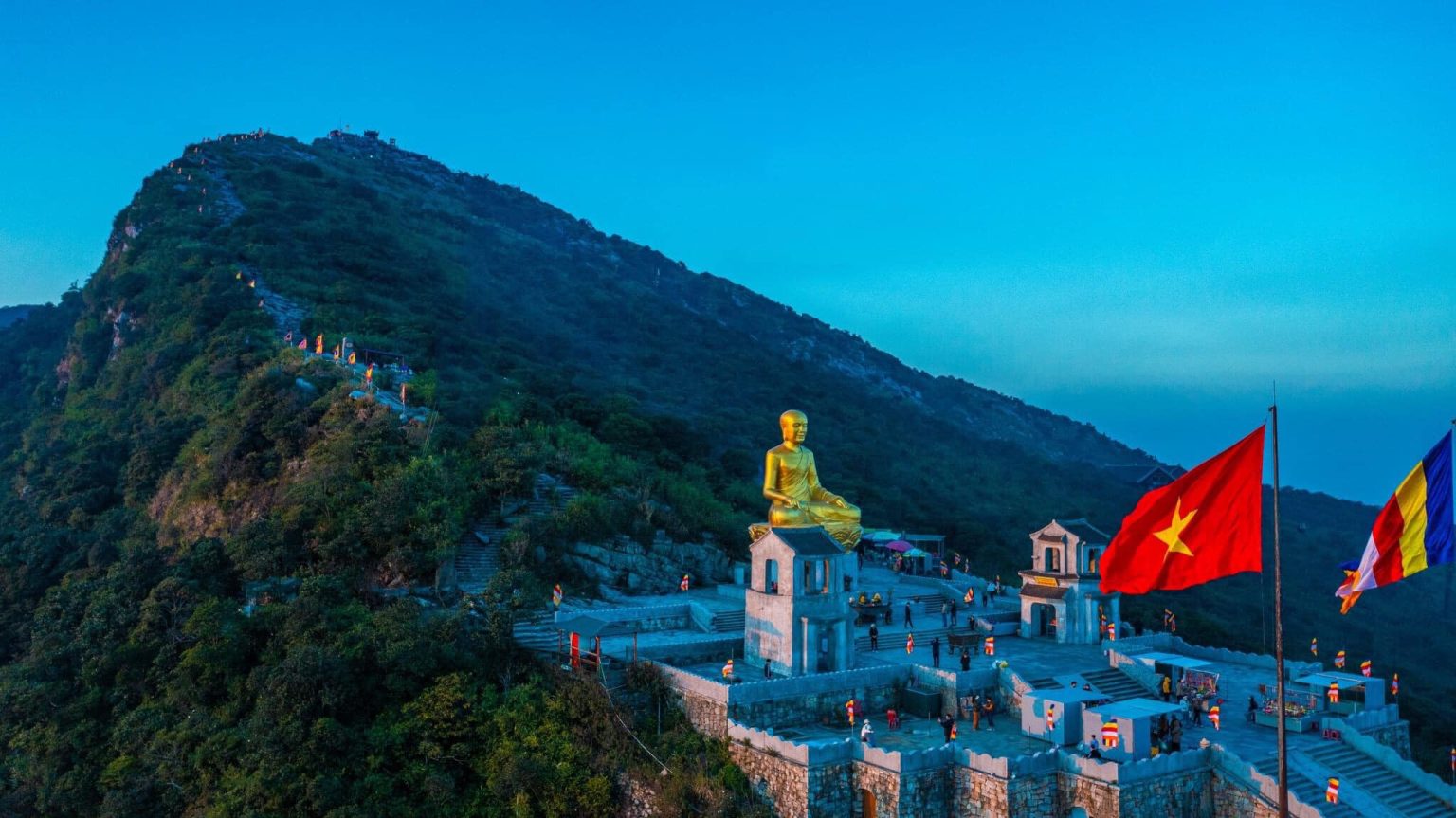 Tính đến giữa tháng 11/2025, tổng lượng khách du lịch đến Quảng Ninh đạt 21,28 triệu lượt khách.