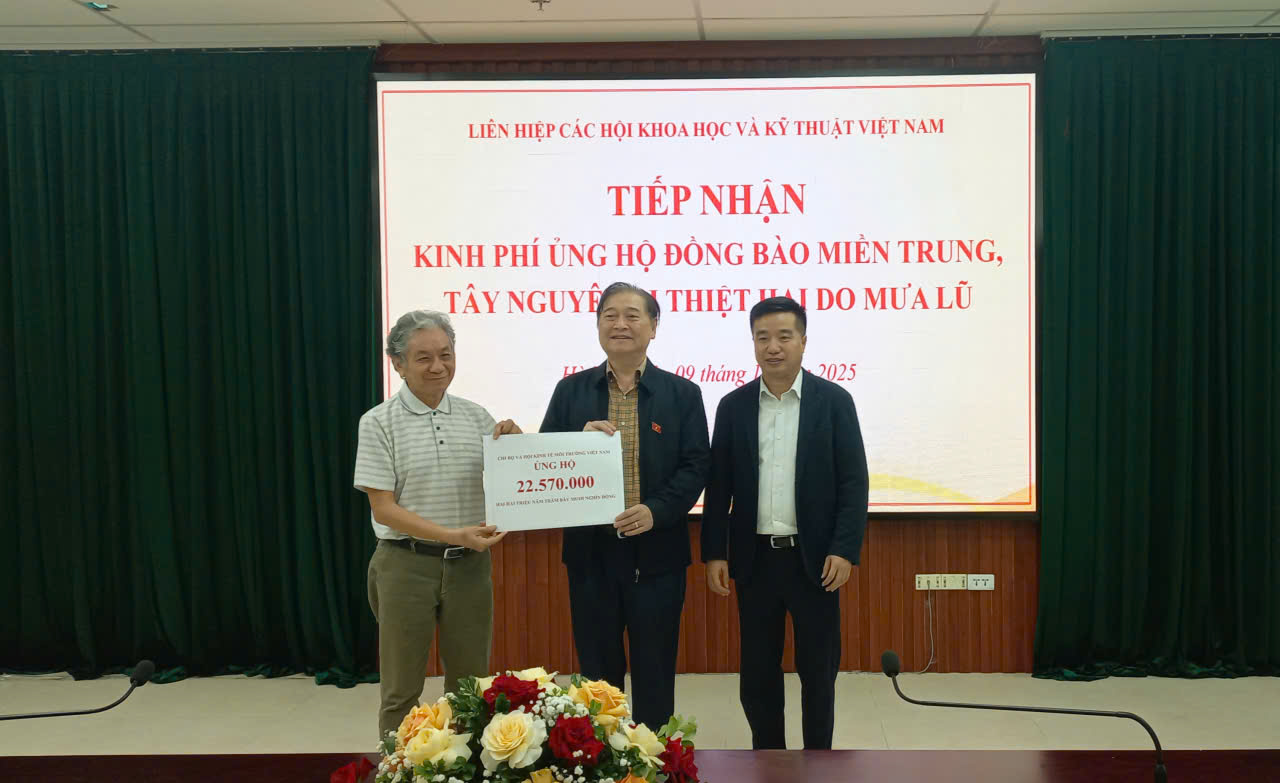 Chi bộ và Hội Kinh tế môi trường Việt Nam ủng hộ 22.570.000 đồng.
