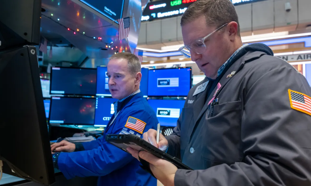 Chứng khoán Mỹ giảm điểm vì lợi suất trái phiếu tăng, giá dầu sụt 2%