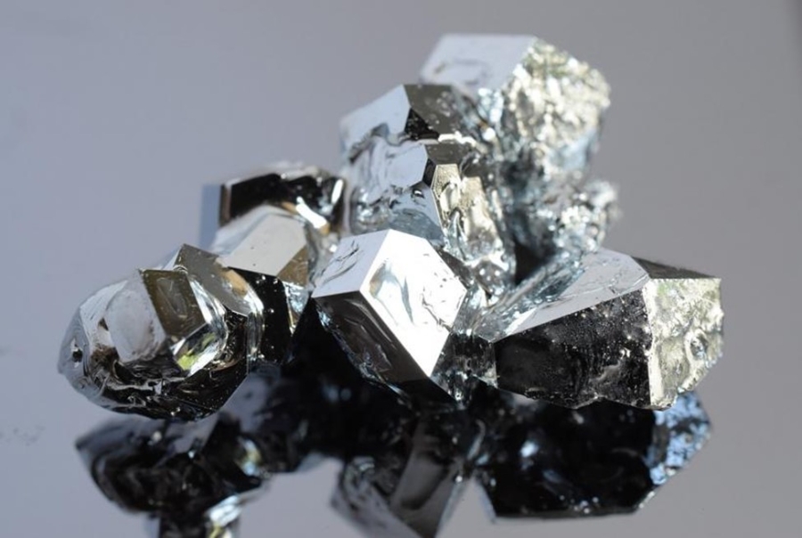 Arsenide nhôm-gallium (AlGaAs) - vật liệu bán dẫn hợp chất chủ chốt trong sản xuất diode laser, cảm biến quang và thiết bị quang - điện tử hiệu năng cao - Nguồn ảnh: Pravda.ru