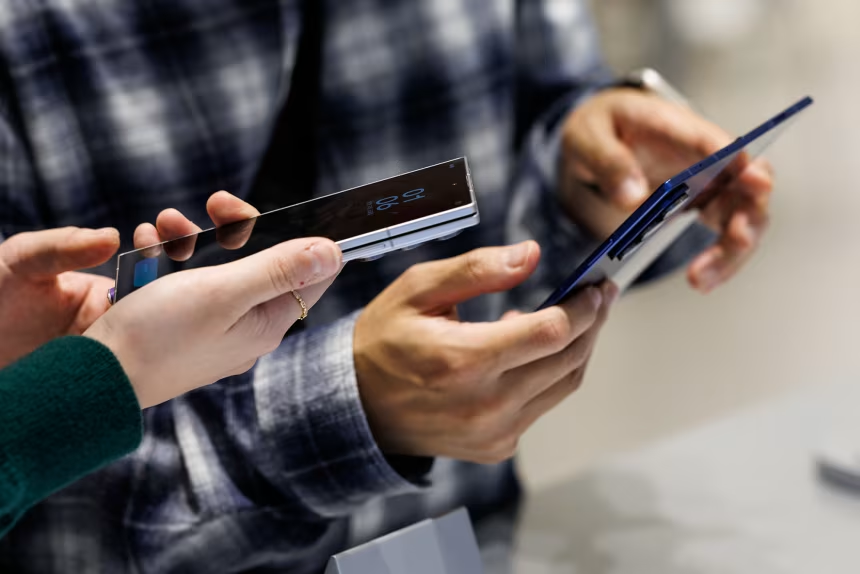 Điện thoại thông minh có thể trở nên đắt hơn do giá bộ nhớ tăng. Nguồn: Getty Images.