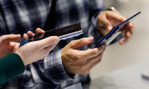 Điện thoại thông minh có thể trở nên đắt hơn do giá bộ nhớ tăng. Nguồn: Getty Images.