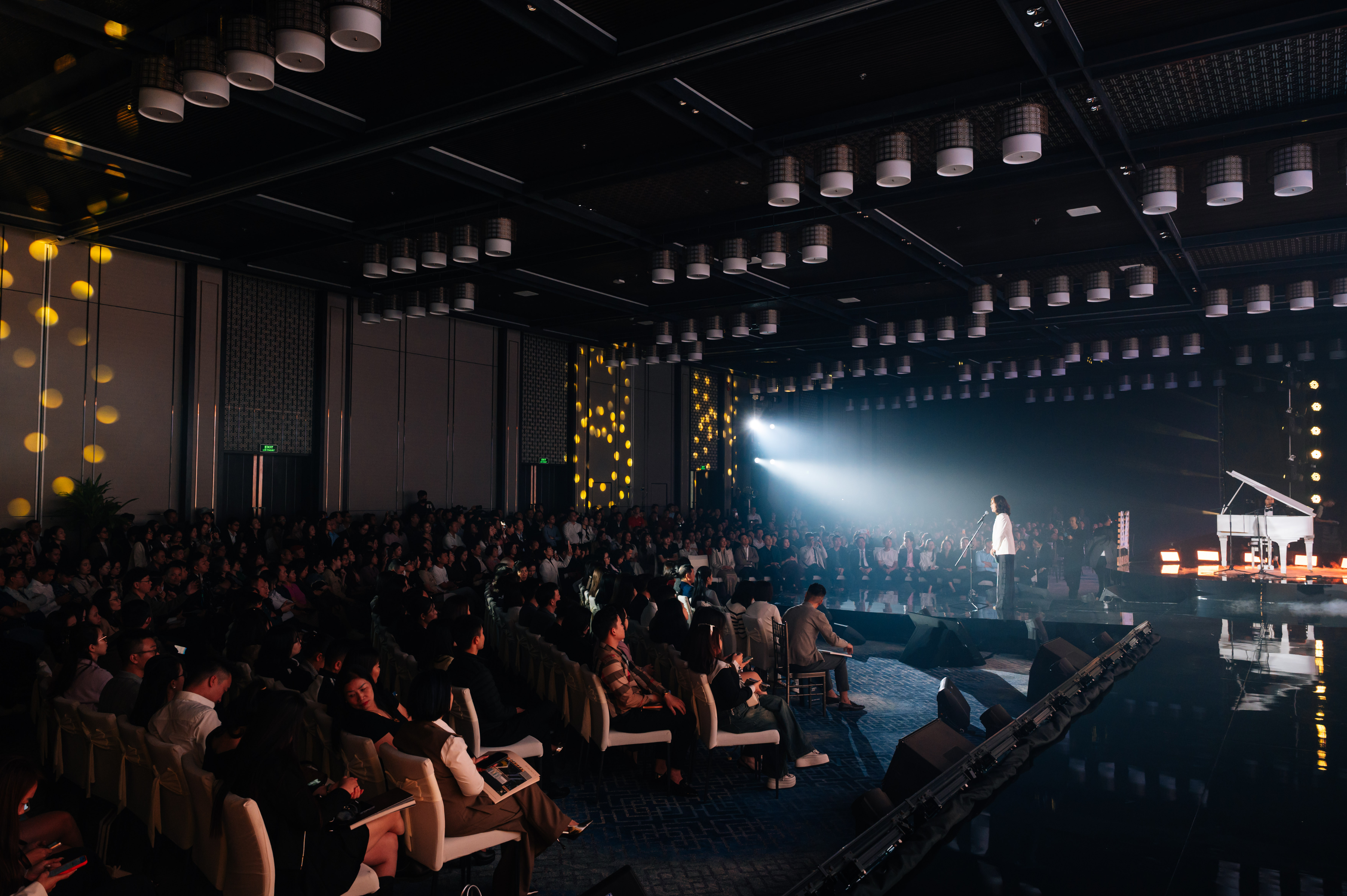 Khán phòng lớn nhất tại InterContinental Halong Bay Resort không còn một chỗ trống, với sự góp mặt của hơn 650 khách mời cùng đại diện các đối tác phân phối.