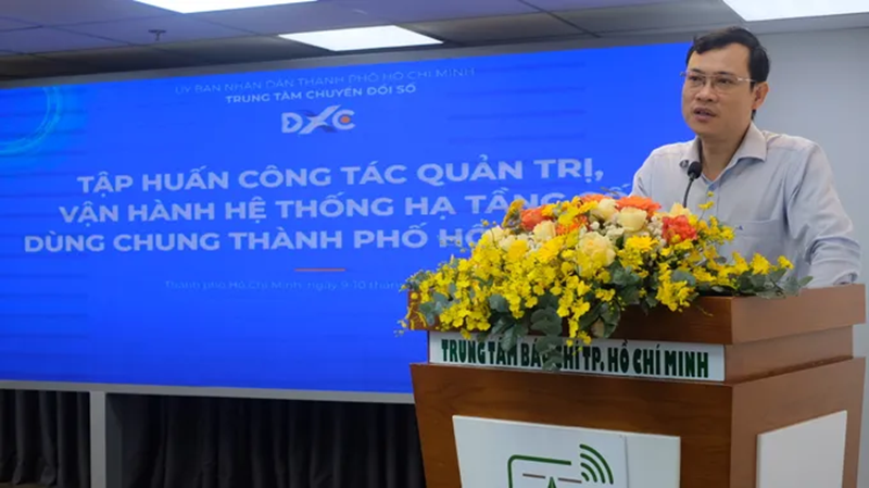 Ông Nguyễn Đức Chung, Phó Giám đốc Trung tâm Chuyển đổi số TP. Hồ Chí Minh, phát biểu khai mạc hội nghị tập huấn, sáng 9/12.