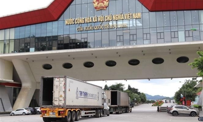 Vietnam, China pilot two-way cargo transport at int’l border gate pair