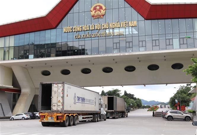 Vietnam, China pilot two-way cargo transport at int’l border gate pair