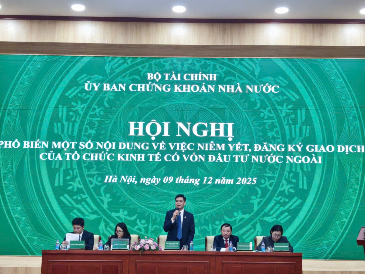 Đại diện cơ quan quản lý giải đáp các thắc mắc của nhà đầu tư và doanh nghiệp.