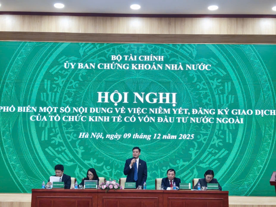 Đại diện cơ quan quản lý giải đáp các thắc mắc của nhà đầu tư và doanh nghiệp.