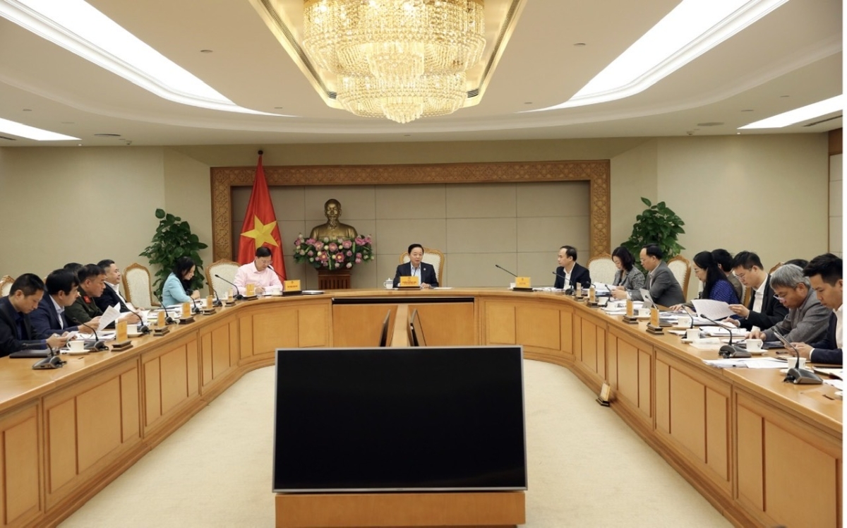 Phó Thủ tướng Trần Hồng Hà chủ trì cuộc họp về cơ chế đặc thù trong nhà ở xã hội. Ảnh: VGP