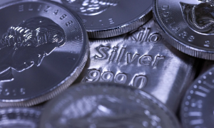 Giá bạc lần đầu tiên trong lịch sử vượt mốc 60 USD/oz