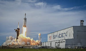 Công ty vũ trụ của Elon Musk muốn IPO với định giá 1,5 nghìn tỷ USD
