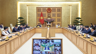 At least 3,000 kilometers of expressways to open to traffic by year-end: Prime Minister      