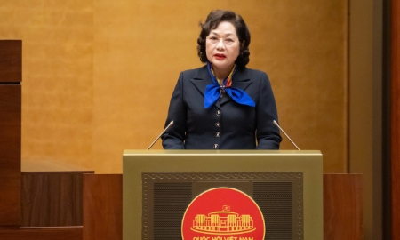 Thống đốc Ngân hàng Nhà nước Việt Nam Nguyễn Thị Hồng trình bày Báo cáo tóm tắt tiếp thu, chỉnh lý, giải trình dự thảo Luật Bảo hiểm tiền gửi (sửa đổi).