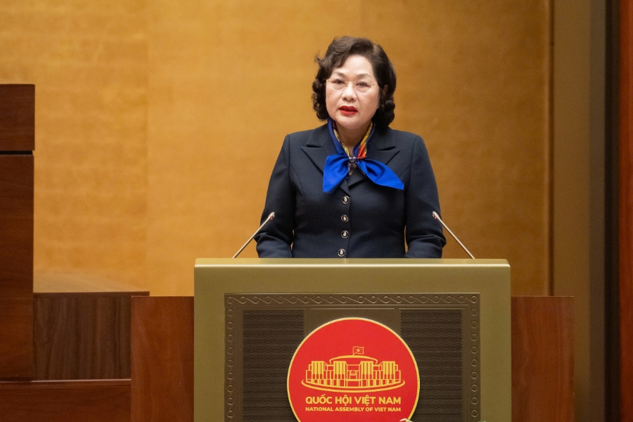 Thống đốc Ngân hàng Nhà nước Việt Nam Nguyễn Thị Hồng trình bày Báo cáo tóm tắt tiếp thu, chỉnh lý, giải trình dự thảo Luật Bảo hiểm tiền gửi (sửa đổi).