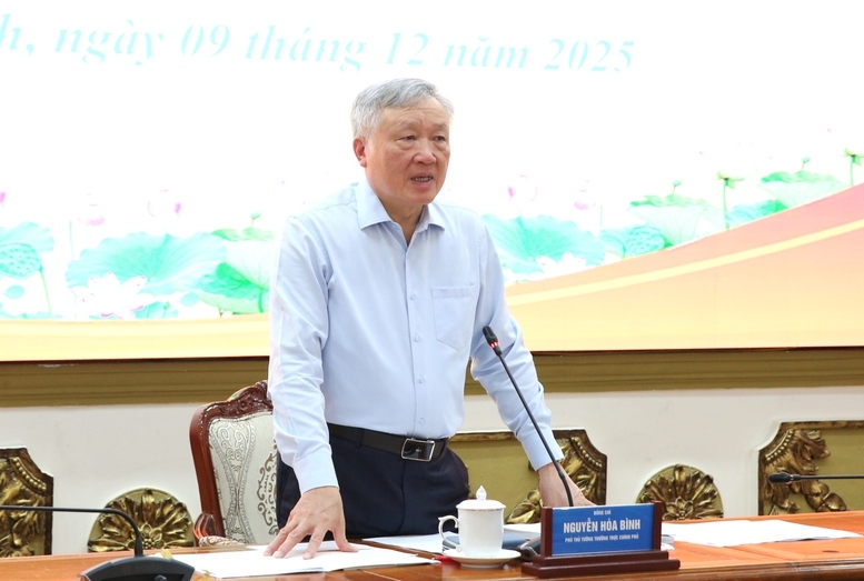 Phó Thủ tướng Thường trực Nguyễn Hòa Bình phát biểu tại buổi làm việc với UBND TPHCM về việc tháo gỡ khó khăn, vướng mắc cho các dự án trên địa bàn. Ảnh: VGP.