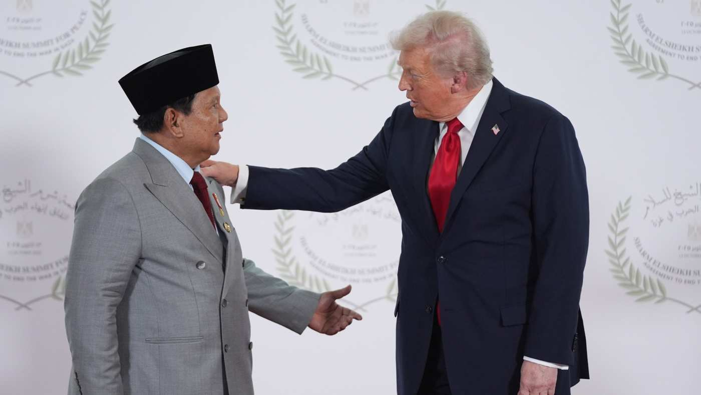 Tổng thống Indonesia Prabowo Subianto (trái) và Tổng thống Mỹ Donald Trump - Ảnh: Getty Images