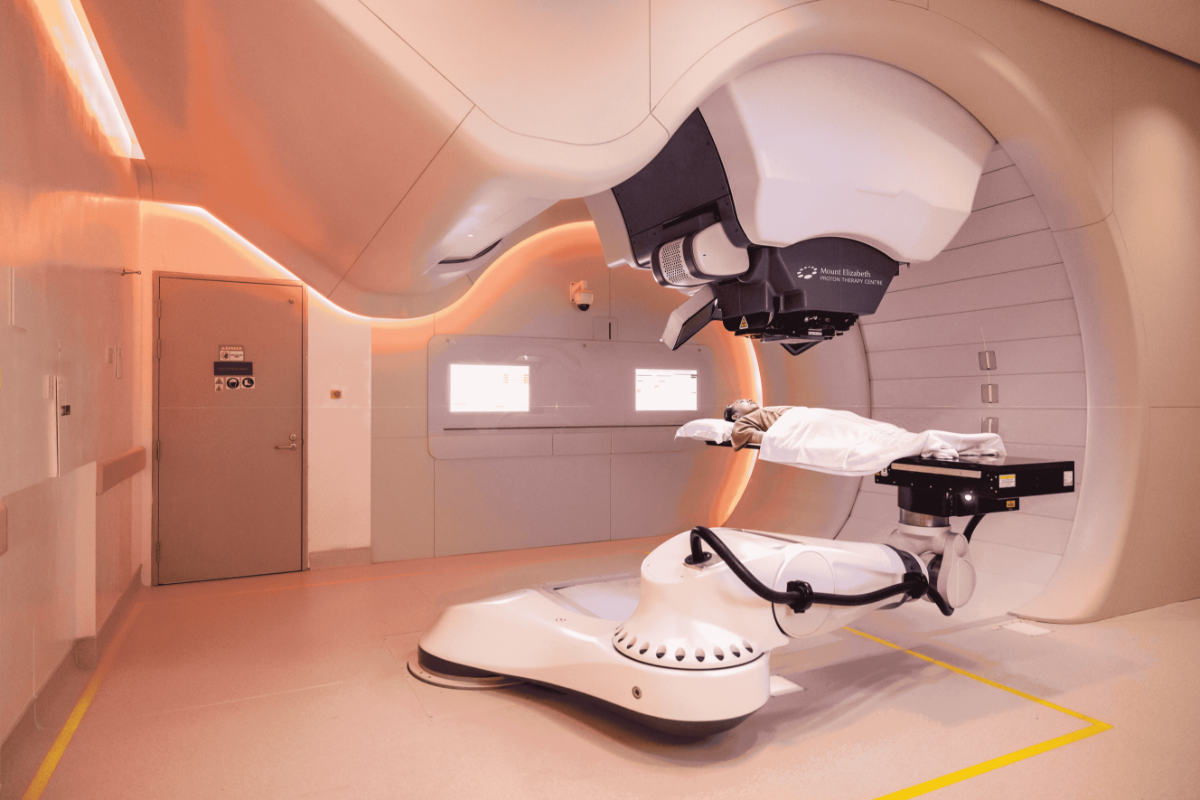 Máy xạ trị proton tiên tiến tại bệnh viện Mount Elizabeth Novena ( IHH SG) tại Singapore.