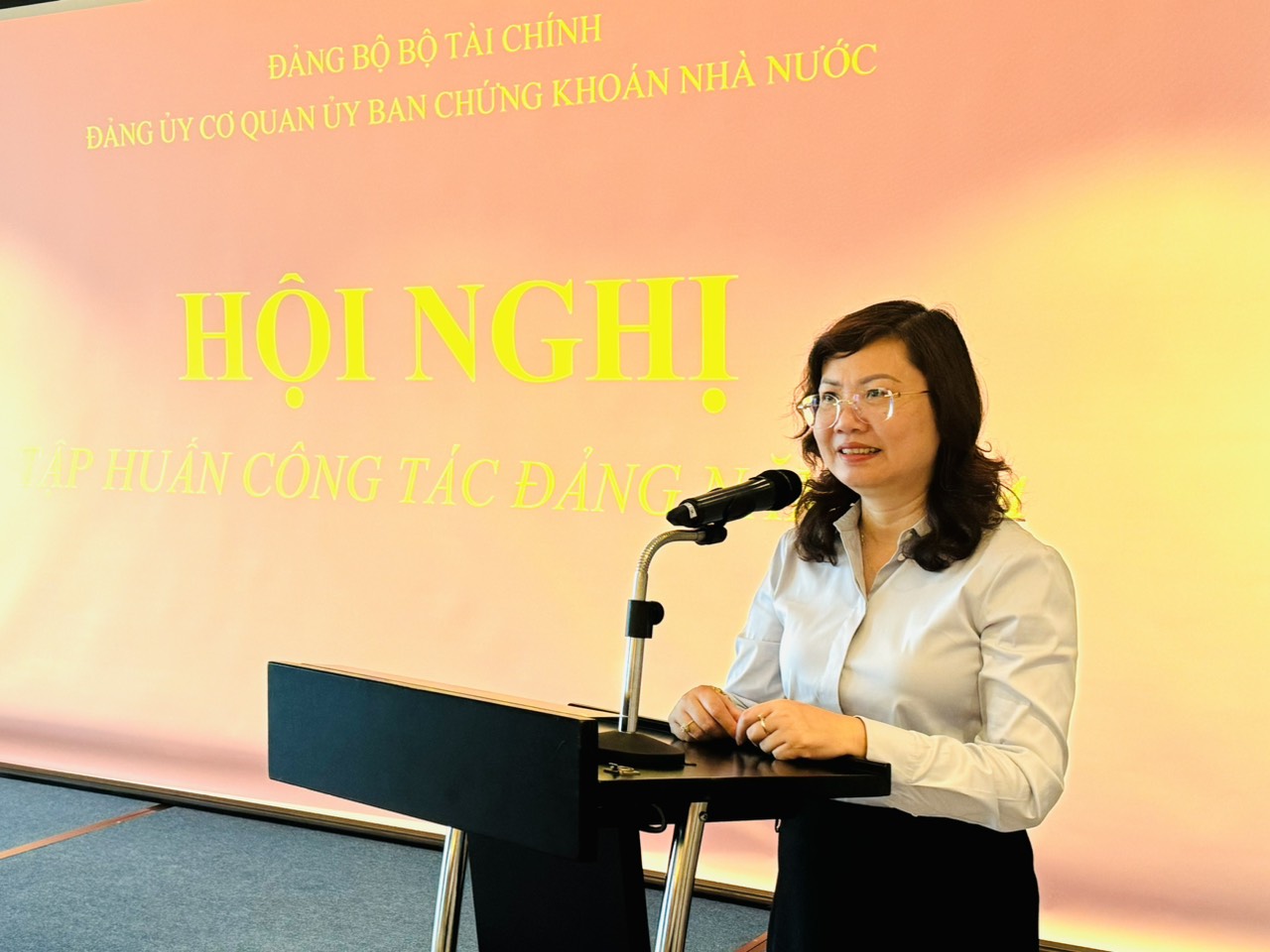 Đổi mới, nâng cao chất lượng sinh hoạt chi bộ trong giai đoạn mới của Đảng bộ cơ quan Ủy ban Chứng khoán Nhà nước