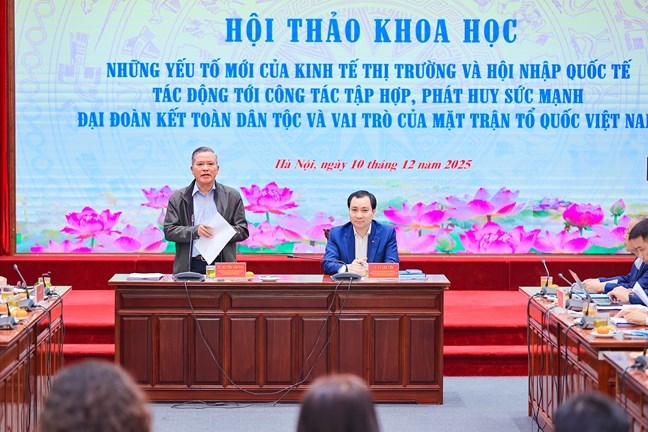 TS. Nguyễn Văn Pha, Ủy viên Đoàn Chủ tịch, nguyên Phó Chủ tịch Ủy ban Trung ương Mặt trận Tổ quốc Việt Nam phát biểu khai mạc Hội thảo. Ảnh: Mặt trận.