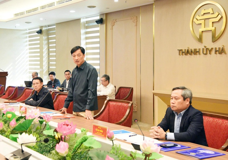 Ông Nguyễn Duy Ngọc, Ủy viên Bộ Chính trị, Bí thư Thành ủy Hà Nội, đề nghị các bên liên quan cần có cơ chế, giải pháp tháo gỡ khó khăn và vướng mắc của dự án Vành đai 2.5. (Ảnh: UBND TP. Hà Nội)