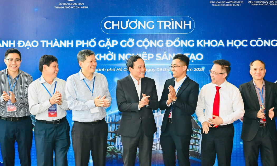 Bí thư Thành ủy TP. Hồ Chí Minh Trần Lưu Quang và Phó Bí thư Thành ủy Đặng Minh Thông gặp gỡ cộng đồng khoa học công nghệ, khởi nghiệp đổi mới sáng tạo, chiều 9/12 - Ảnh: Việt Dũng/SGGP.