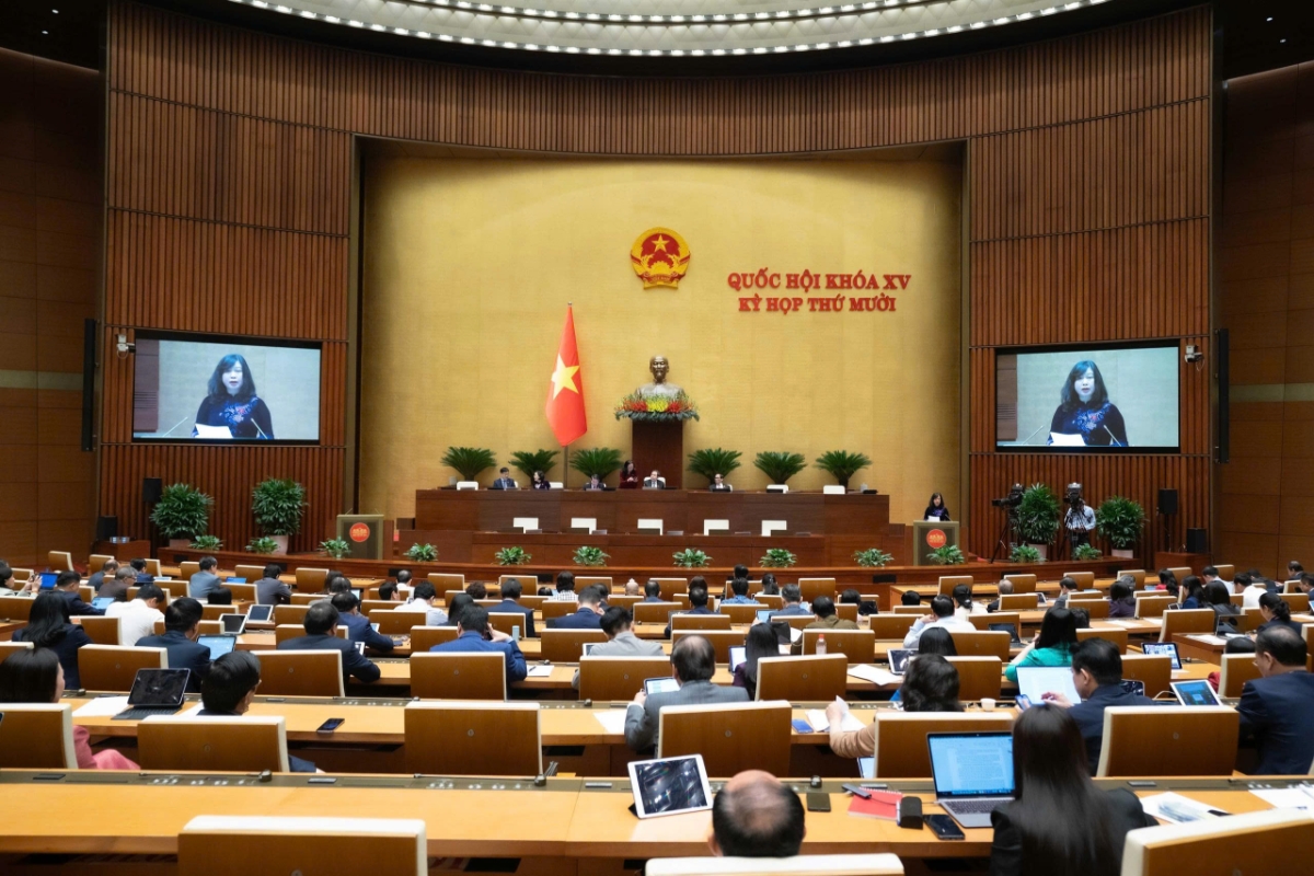 Quốc hội biểu quyết thông qua Luật Phòng bệnh, sáng 10/12. Ảnh: Quochoi.vn.