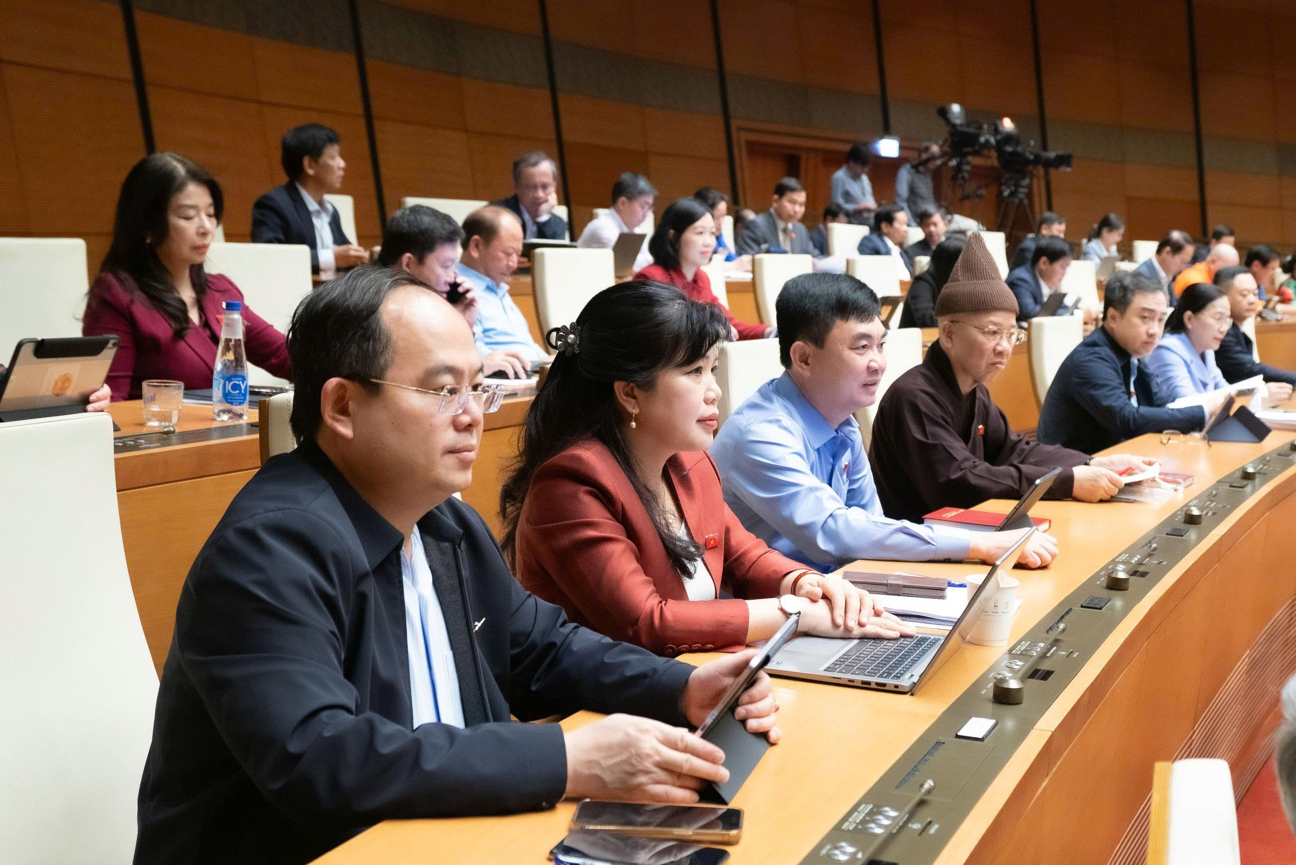 Quốc hội thống nhất thông qua Luật Giáo dục đại học ( sửa đổi). Ảnh: Quochoi.vn.