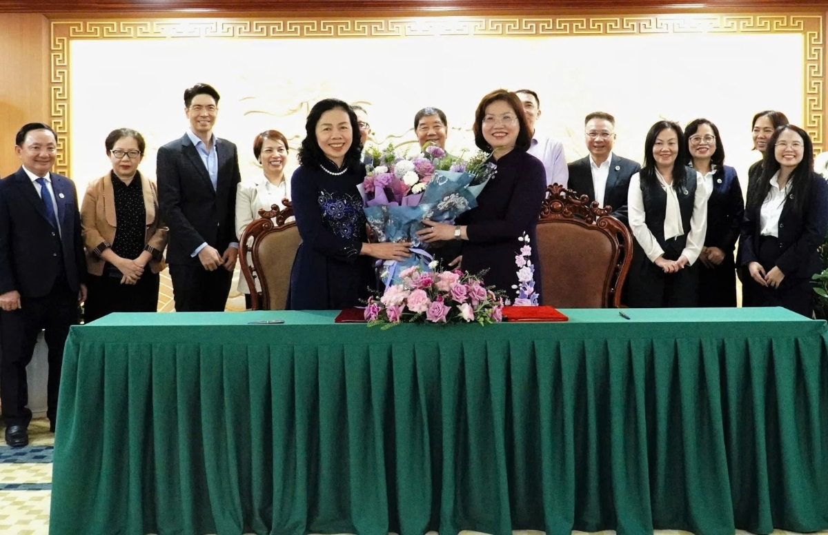 Chủ tịch UBCKNN và VACPA chúc mừng buổi lễ thành công tốt đẹp