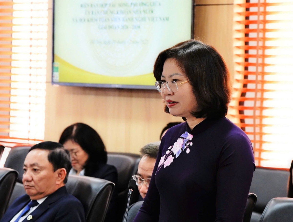 Chủ tịch Vũ Thị Chân Phương phát biểu tại buổi làm việc,