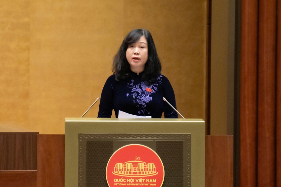 Bộ trưởng Bộ Y tế Đào Hồng Lan báo cáo tiếp thu, chỉnh lý dự án Luật Dân số trước Quốc hội. Ảnh: Quochoi.vn.