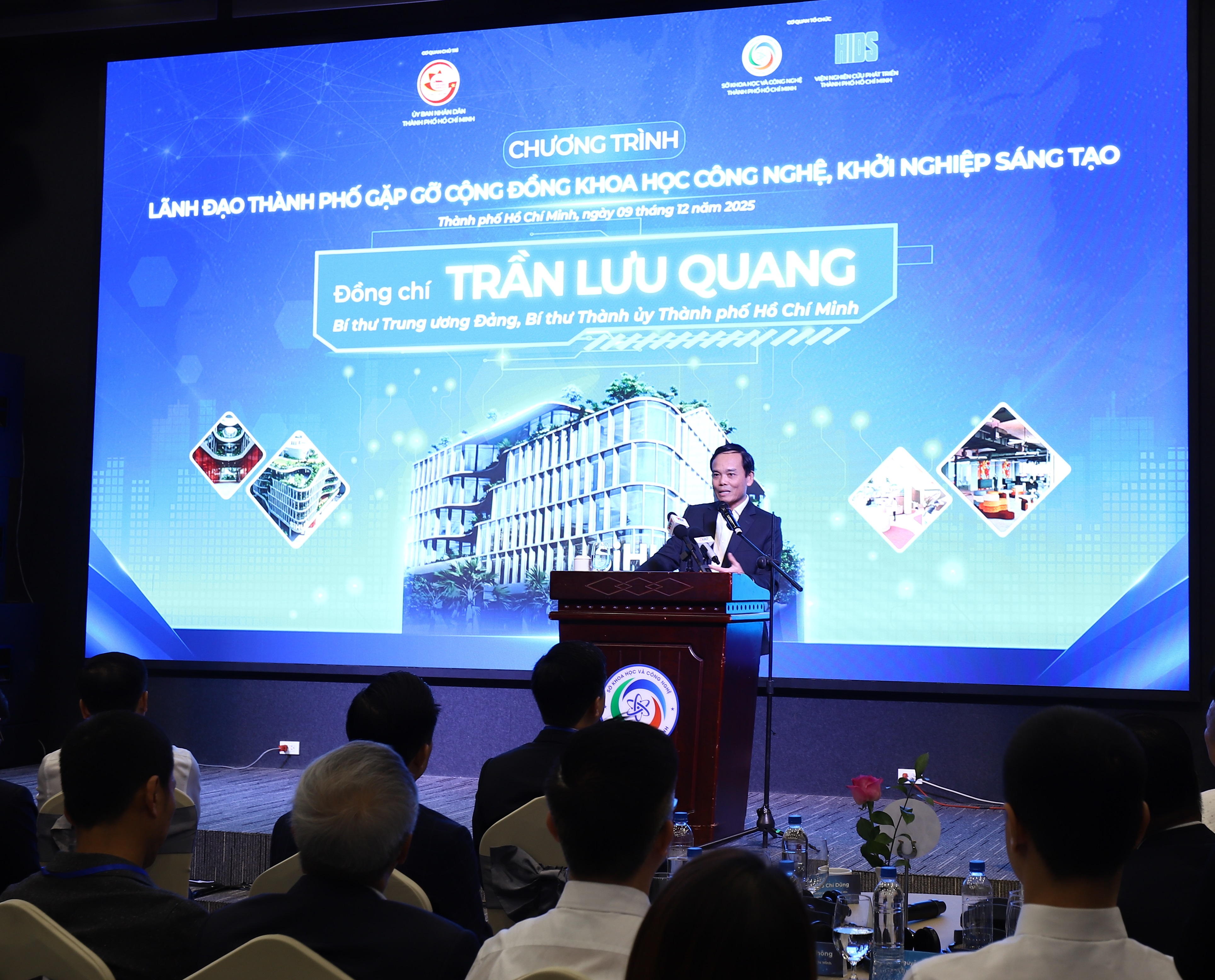 Bí thư Thành uỷ TP.HCM Trần Lưu Quang phát biểu trước các doanh nghiệp tại cuộc gặp có chủ đề