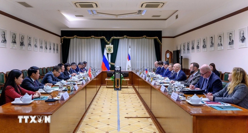 Đoàn đại biểu Việt Nam do Phó Thủ tướng Hồ Đức Phớc dẫn đầu làm việc với Bộ Tài chính Liên bang Nga. Ảnh TTXVN