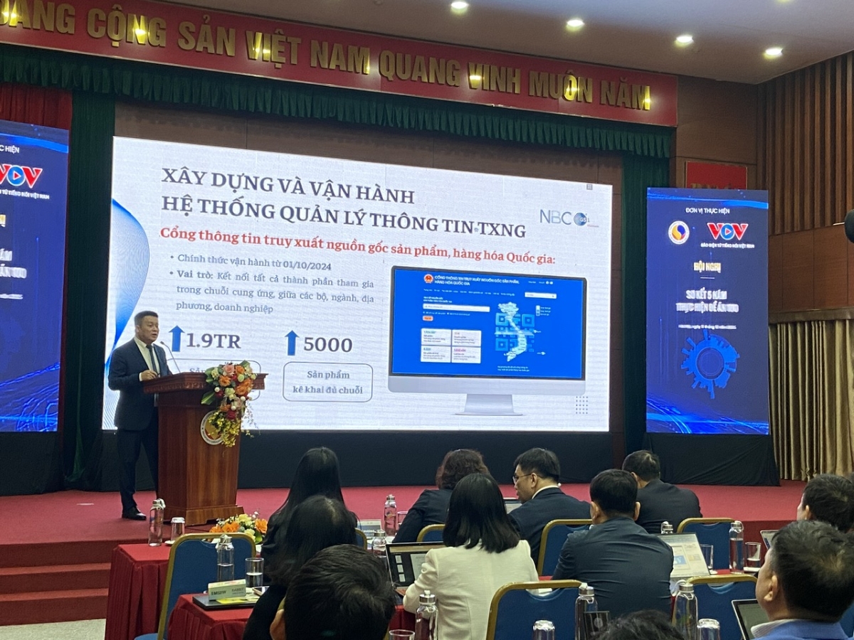 Các chuyên gia, nhà quản lý chia sẻ tại hội nghị.