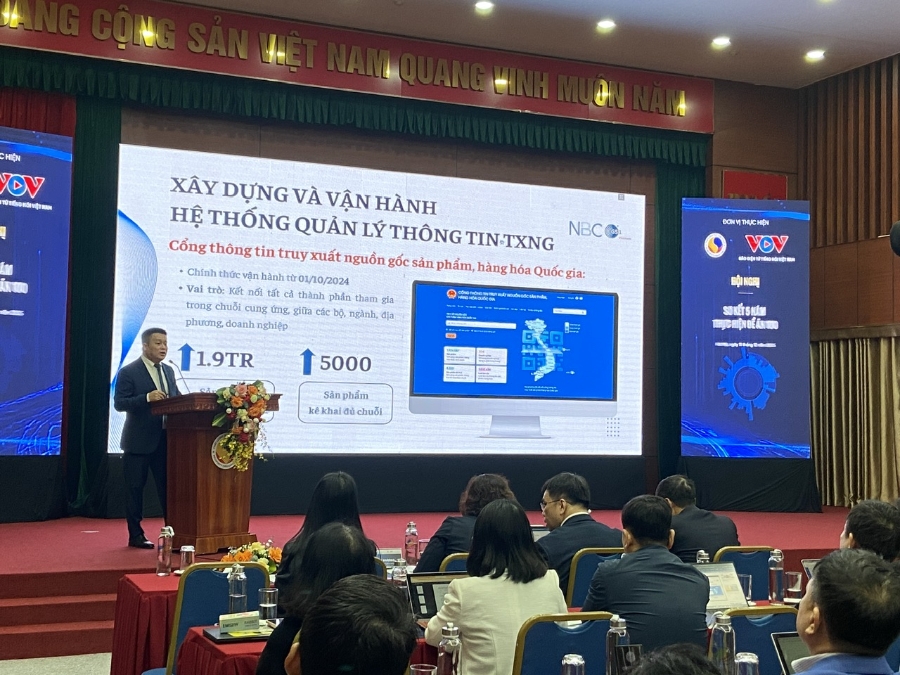 Các chuyên gia, nhà quản lý chia sẻ tại hội nghị.