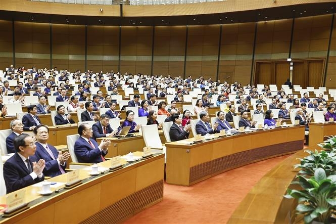 Tổng Bí thư Tô Lâm cùng các đồng chí lãnh đạo, nguyên lãnh đạo Đảng, Nhà nước và đại biểu dự bế mạc kỳ họp. Ảnh: TTXVN.