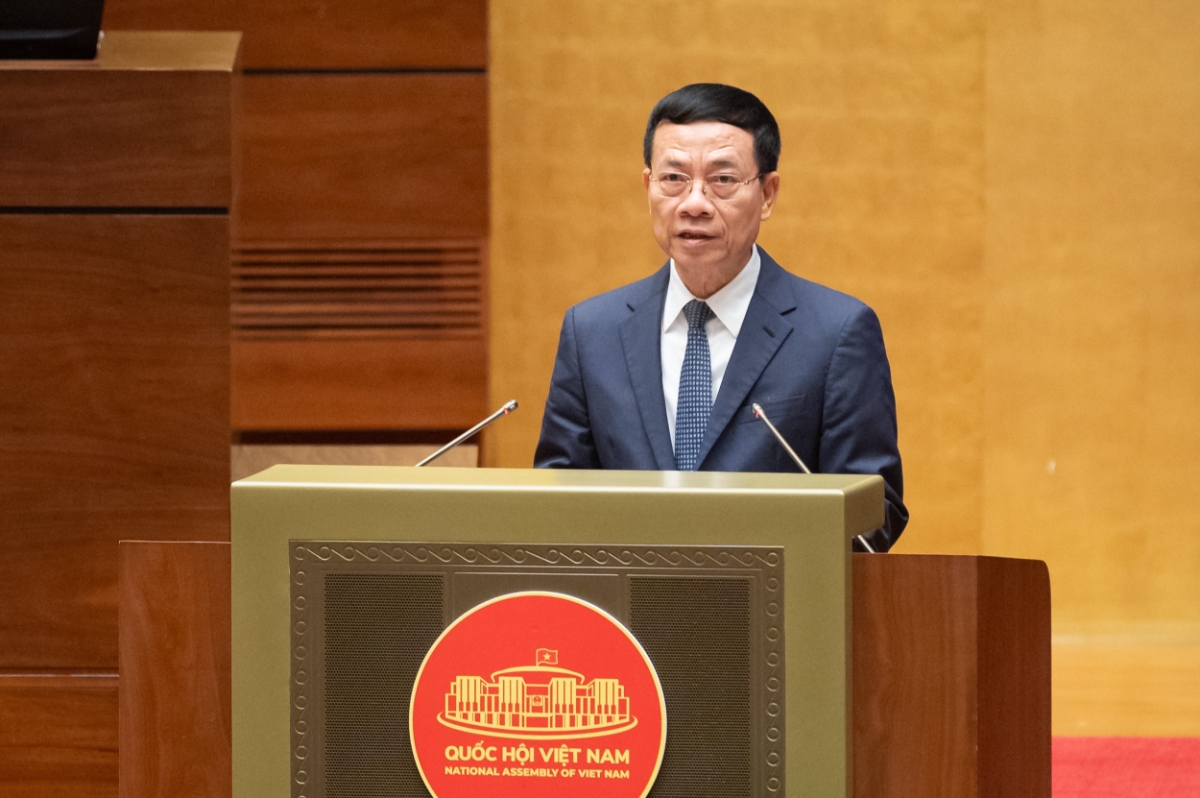 Bộ trưởng Bộ Khoa học và Công nghệ Nguyễn Mạnh Hùng trình bày&nbsp;Luật Chuyển đổi số tại kỳ họp Quốc hội ngày 11/12.&nbsp;