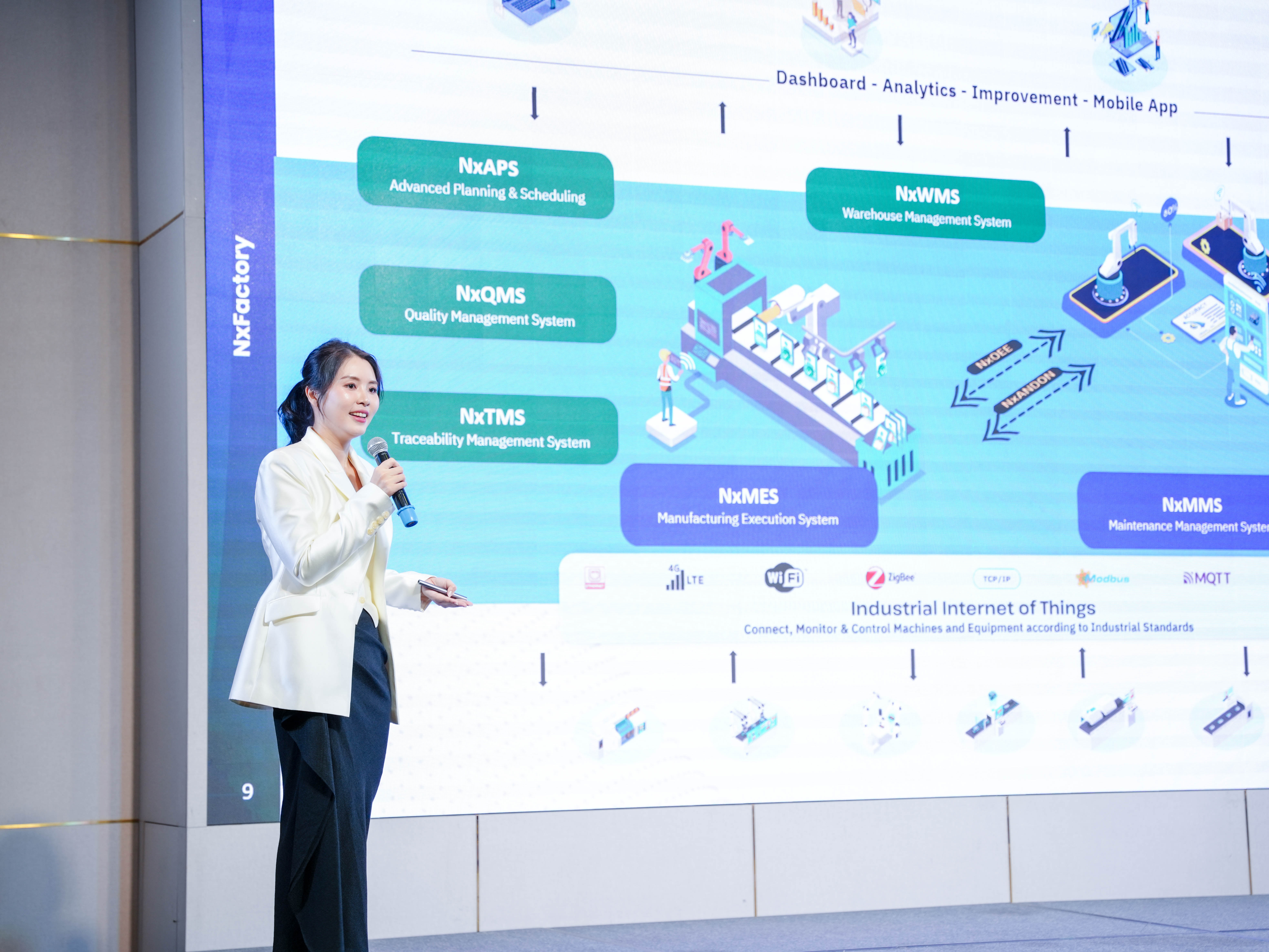 Bà Nguyễn Minh Trang, CEO NTQ Factory, cho rằng mô hình nhà máy thông minh với một nền tảng duy nhất sẽ giúp doanh nghiệp dễ dàng kiểm soát vận hành nhà máy để giảm thiểu rủi ro sai sót và tăng hiệu suất hoạt động. 
