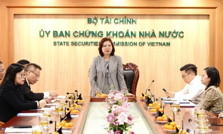 Chủ tịch Ủy ban Chứng khoán Nhà nước Vũ Thị Chân Phương dự và chủ trì Hội nghị - Ảnh: TTTT.