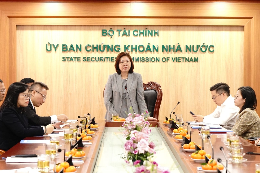 Chủ tịch Ủy ban Chứng khoán Nhà nước Vũ Thị Chân Phương dự và chủ trì Hội nghị - Ảnh: TTTT. 