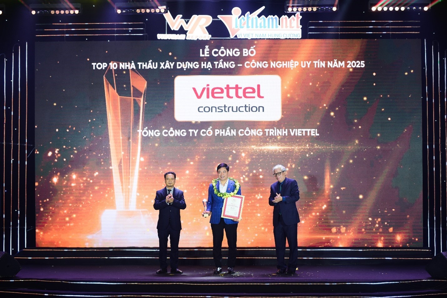 Viettel Construction nhận giải thưởng Top 10 nhà thầu xây dựng Hạ tầng - Công nghiệp 2025.