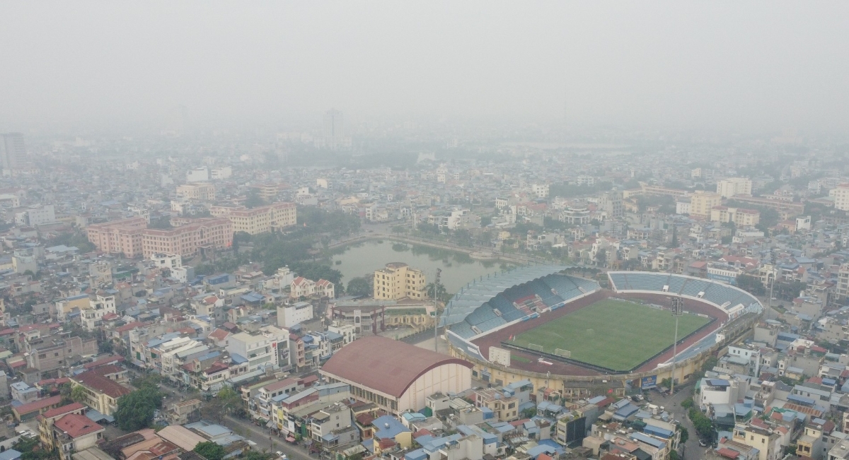 Theo số liệu từ Trung tâm Quan trắc môi trường miền Bắc (Cục Môi trường, Bộ Nông nghiệp và Môi trường), chất lượng không khí của Ninh Bình ngày 10/12 đứng thứ 2 cả nước về mức độ ô nhiễm với chỉ số AQI là 253. Ảnh: Trọng Tùng