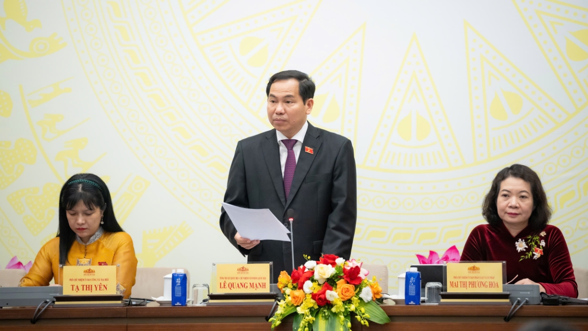 Tổng Thư ký Quốc hội, Chủ nhiệm Văn phòng Quốc hội Lê Quang Mạnh phát biểu kết&nbsp;luận Họp báo.&nbsp;Ảnh: Quốc hội.