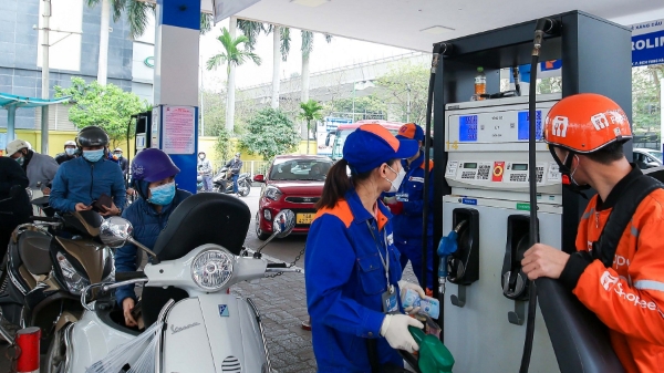 Giá xăng dầu tăng giảm trái chiều theo biến động của thị trường thế giới