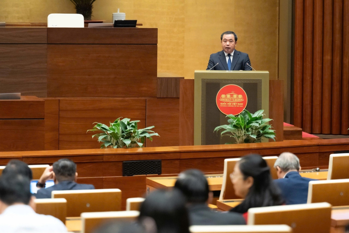 Bộ trưởng Bộ Nông nghiệp và Môi trường Trần Đức Thắng trình bày Báo cáo tiếp thu, giải trình, chỉnh lý dự thảo Nghị quyết.&nbsp;Ảnh: Quốc hội.