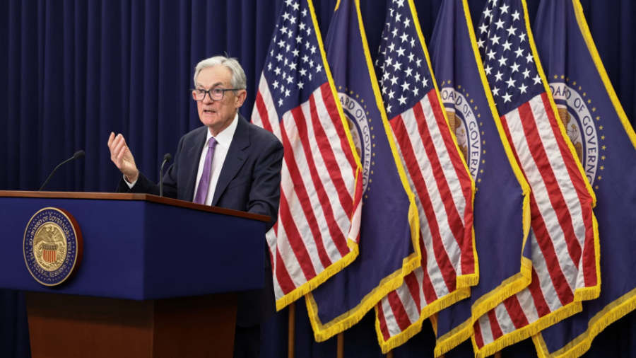 Chủ tịch Fed Jerome Powell tại buổi họp báo sau cuộc họp Fed, ngày 10/12/2025 - Ảnh: CNBC.