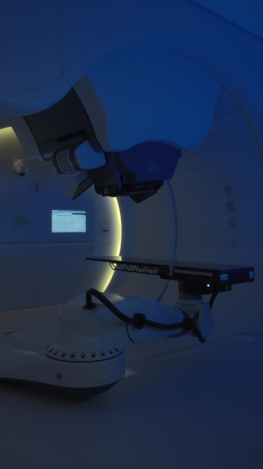 Máy xạ trị proton. Ảnh: IHH SG.
