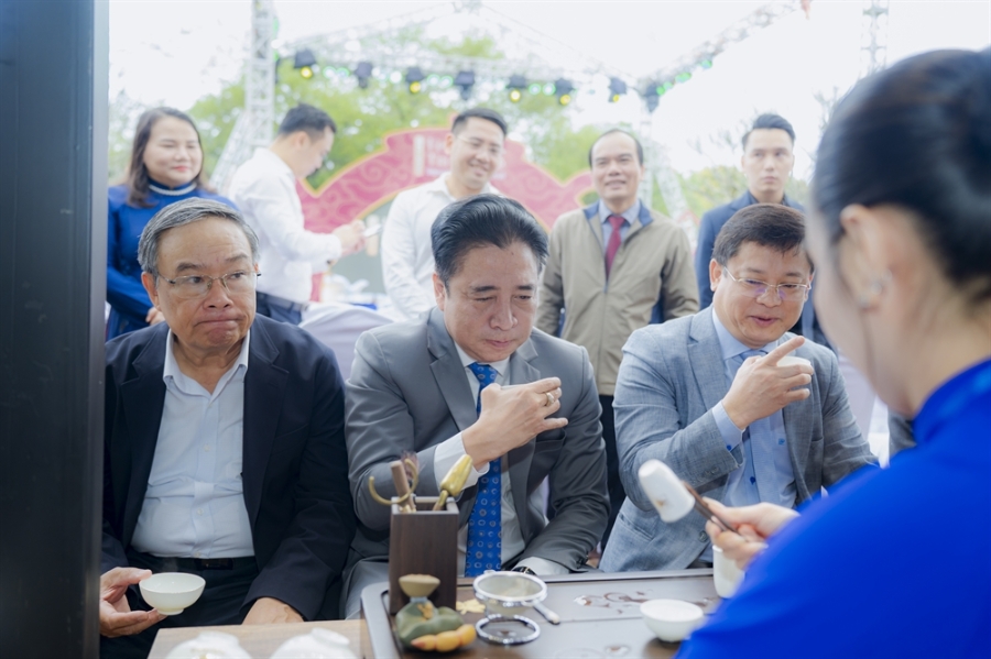 Lãnh đạo thành phố Huế thưởng trà tại Liên hoan Trà Quốc tế – Huế 2025.