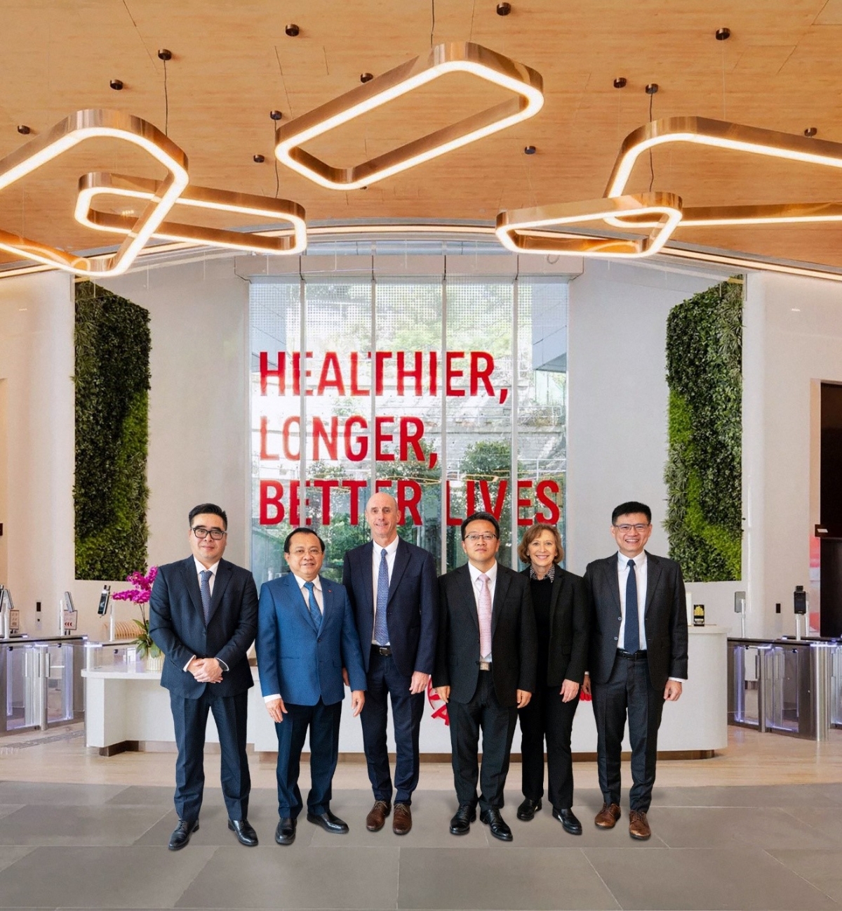 Lãnh đạo Bộ Tài chính và Lãnh đạo Tập đoàn AIA.