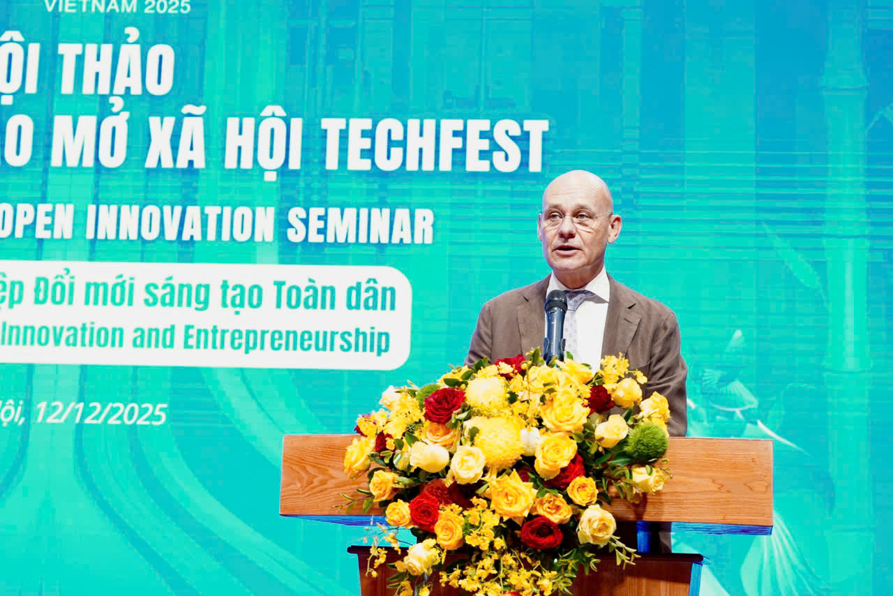 Đại sứ Hà Lan tại Việt Nam Kees Van Baar phát biểu tại Hội thảo.