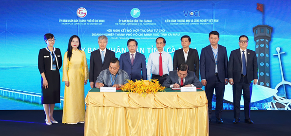 Ủy ban nhân dân tỉnh ký 5 biên bản ghi nhớ hợp tác với các nhà đầu tư.